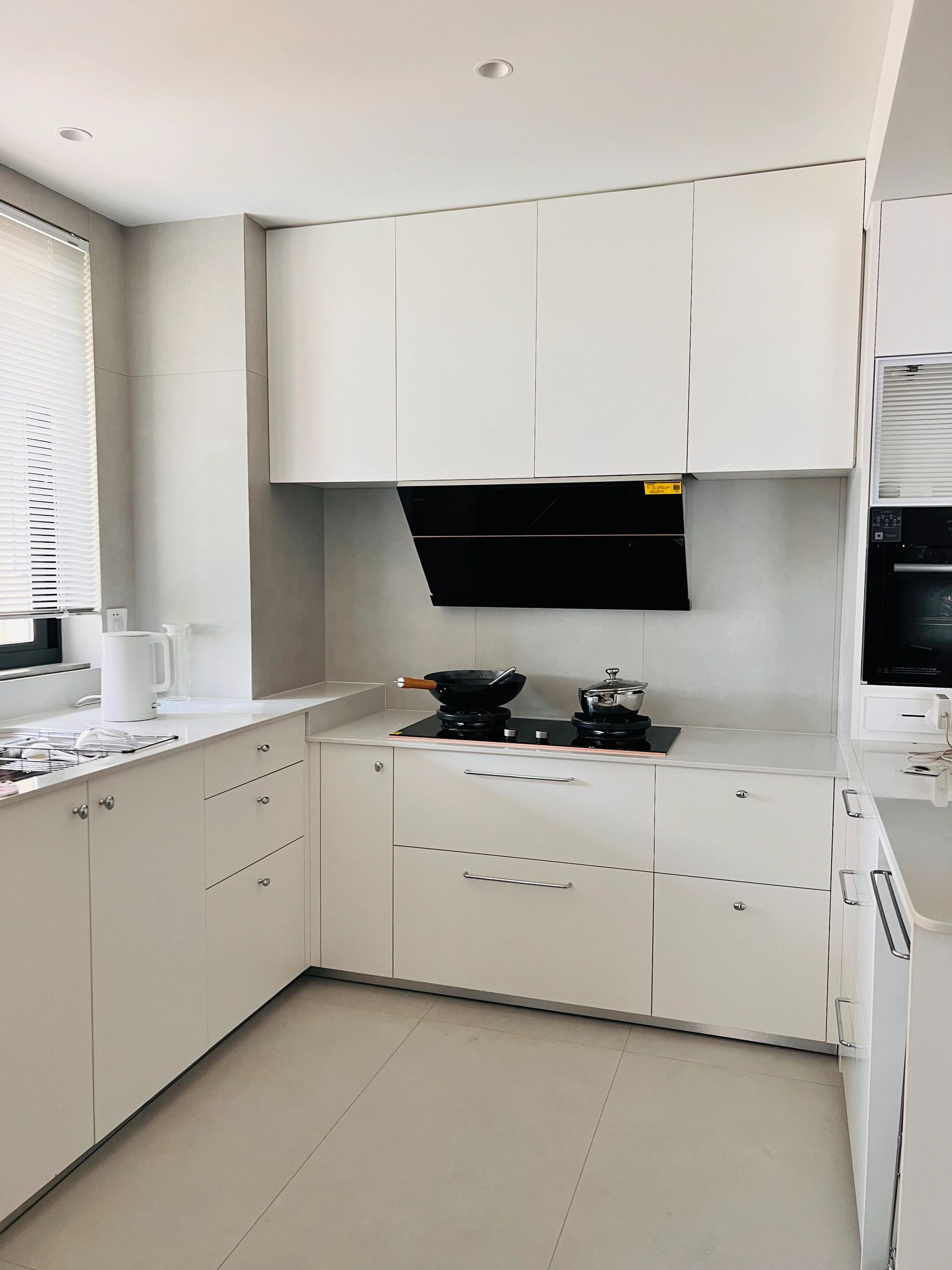 Luxury Custom Kitchen Cabinets | Modern Waterproof Cabinet for Villa & Apartment Projects